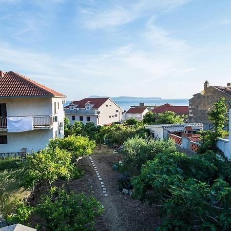 Garden Apartments Komiza Ngoại thất bức ảnh