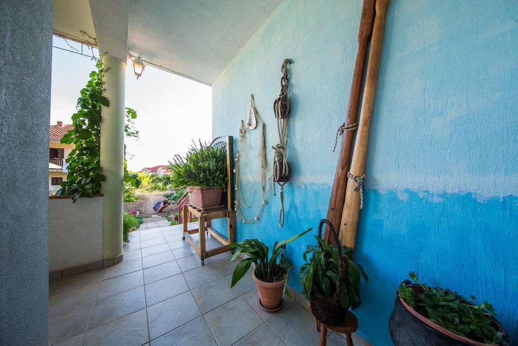 Garden Apartments Komiza Ngoại thất bức ảnh