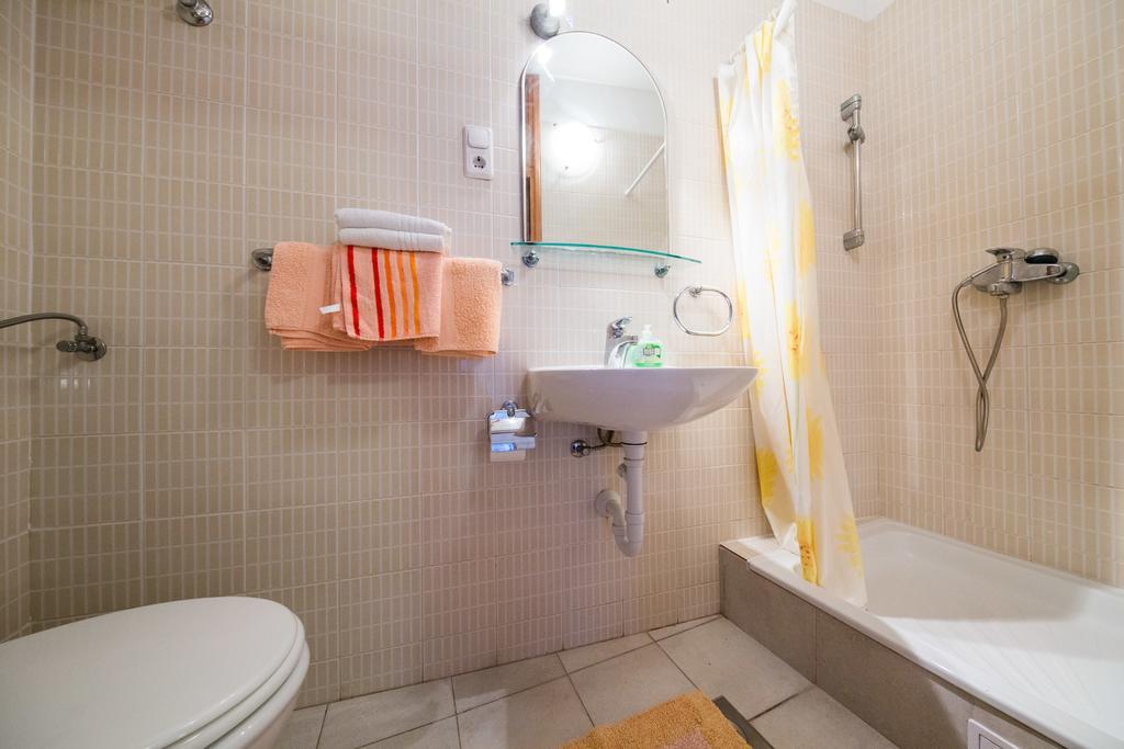 Garden Apartments Komiza Ngoại thất bức ảnh