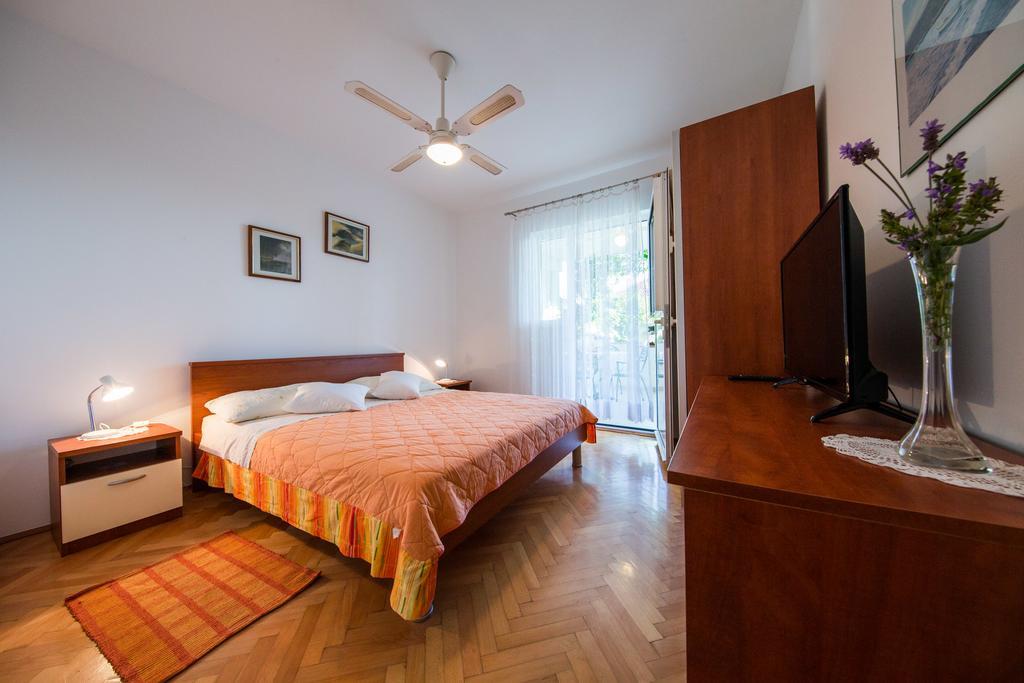 Garden Apartments Komiza Ngoại thất bức ảnh