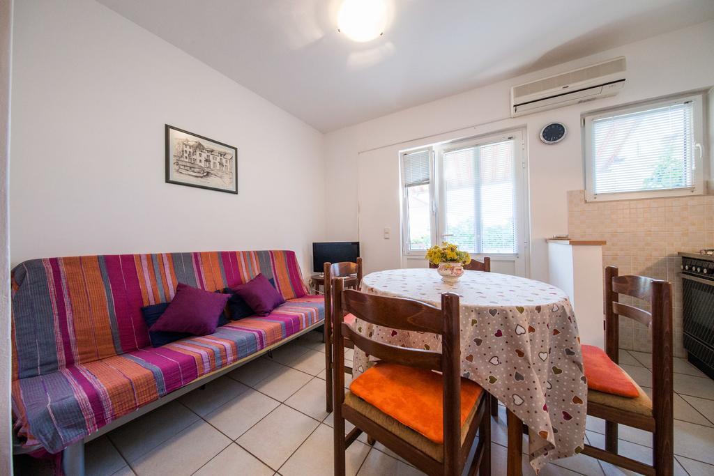 Garden Apartments Komiza Ngoại thất bức ảnh