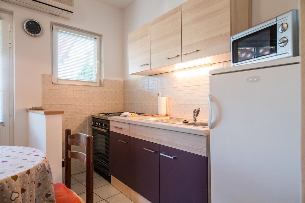 Garden Apartments Komiza Ngoại thất bức ảnh
