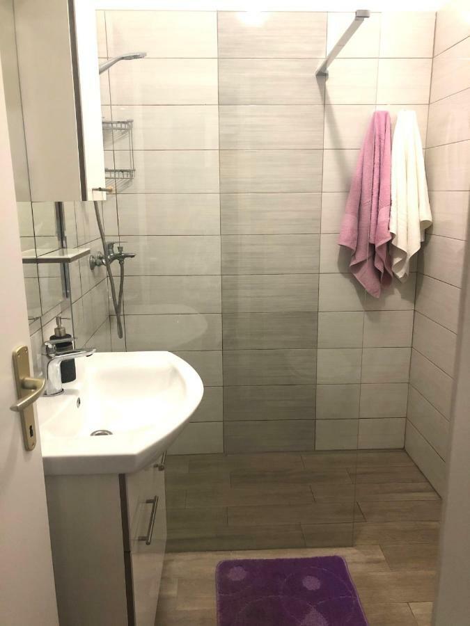 Garden Apartments Komiza Ngoại thất bức ảnh